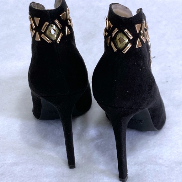 Zigi Soho Studded Black Faux Suede Leather Ankle Boots Shoes Sz 6 - Picture 4 of 5